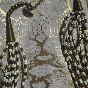 Elegant Beaded Necklace in Metallic and White
